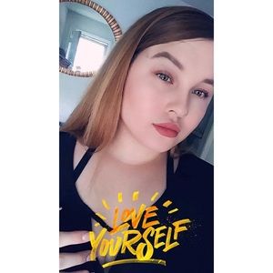 Meet your Posher, Rebecca